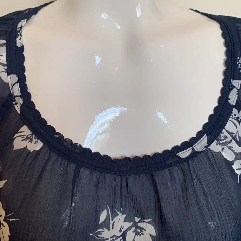 EUC Hollister Floral Sheer Top. • Size XS